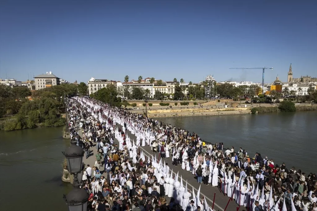 triana-híd sevilla húsvét