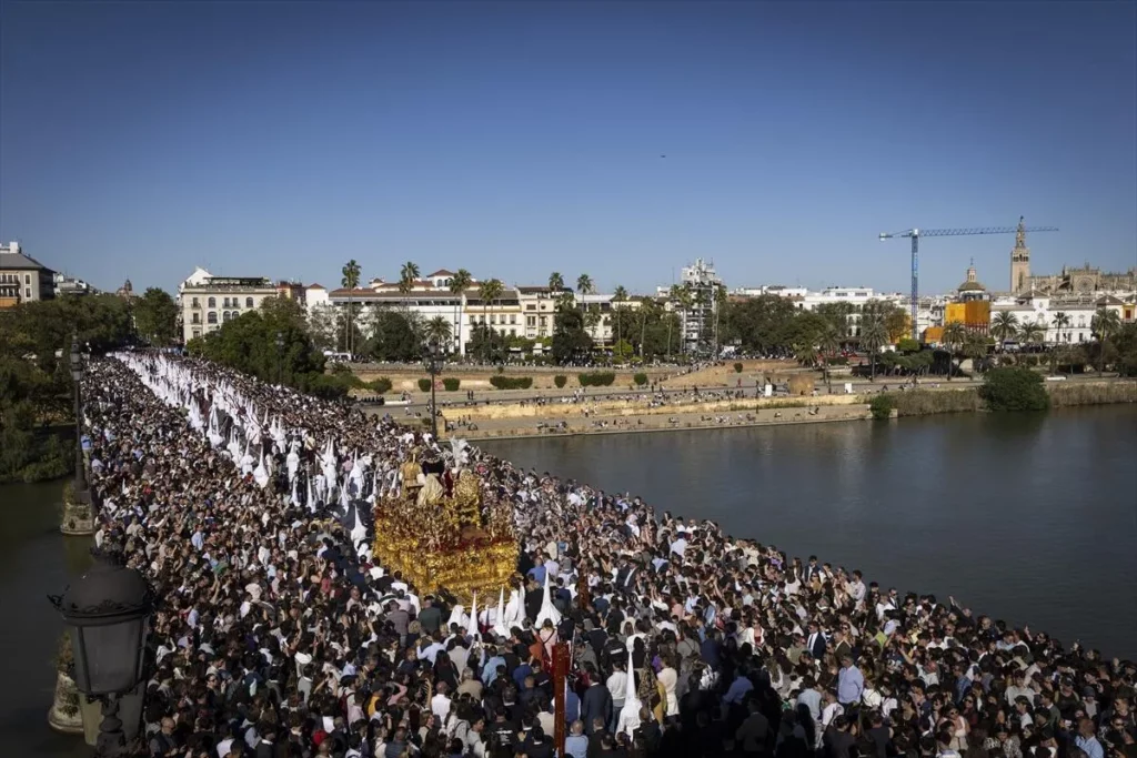 triana híd sevilla húsvét