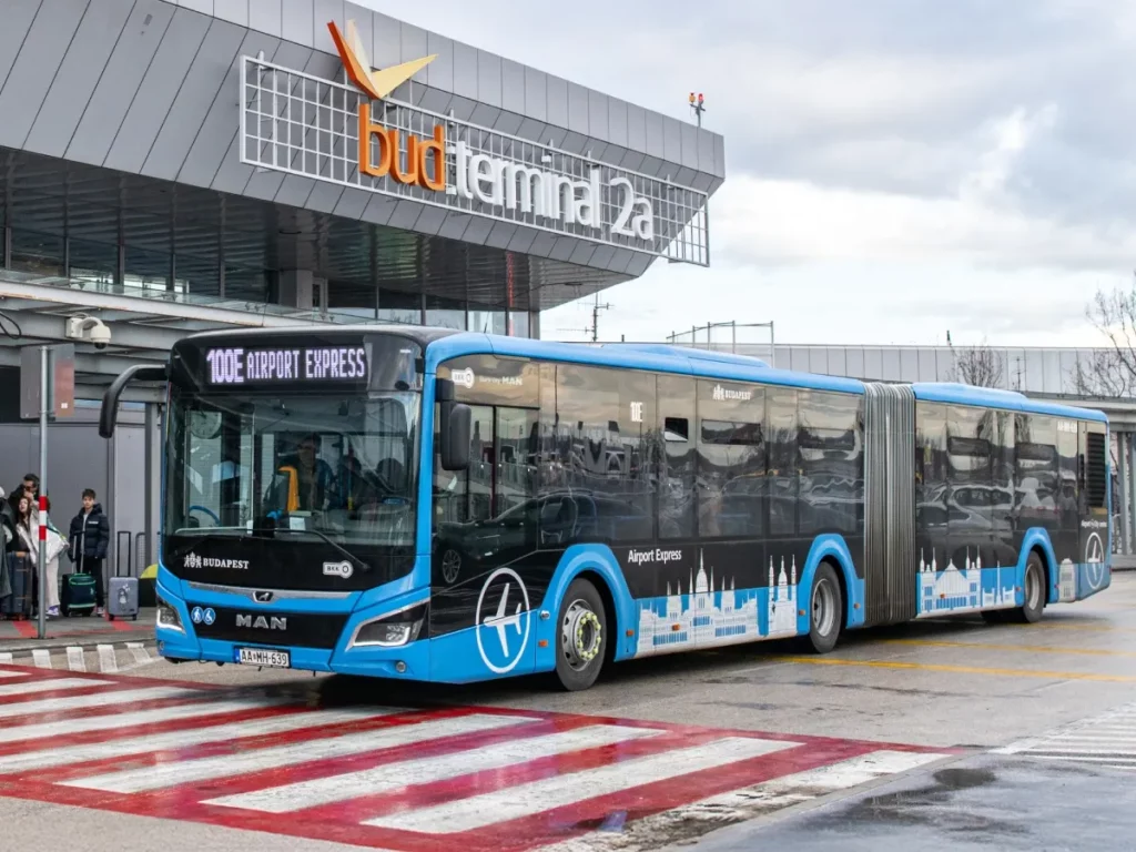 100e budapesti repülőtér reptér busz bkk utazás
