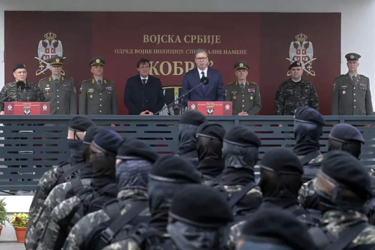 Szerbia modern hadsereget épít