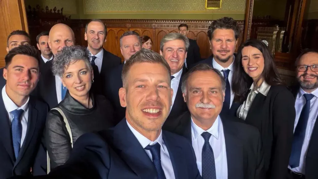 tisza kormány parlament magyar péter orbán anita kapitány istván politikusok