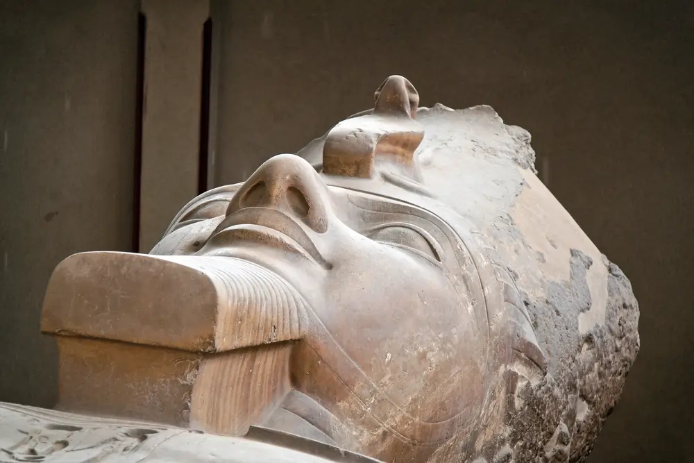 Egyiptom II. Ramszesz fáraó régészet szobor