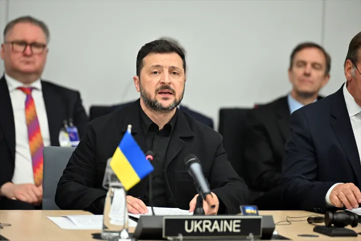Zelenszkij ukrán elnök beszél a NATO főhadiszállásán múlt héten