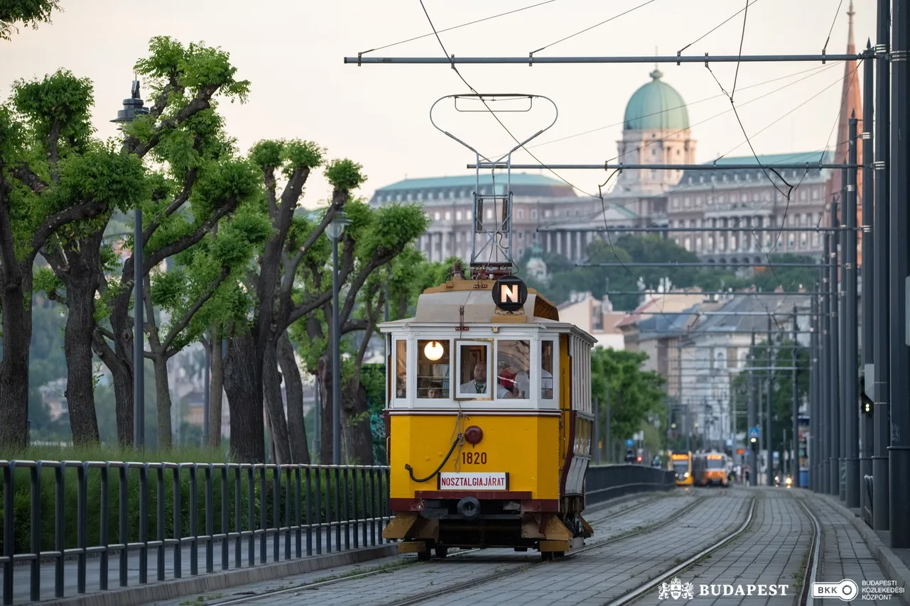 nosztalgiajárat Budapest troli busz villamos fogaskerekű