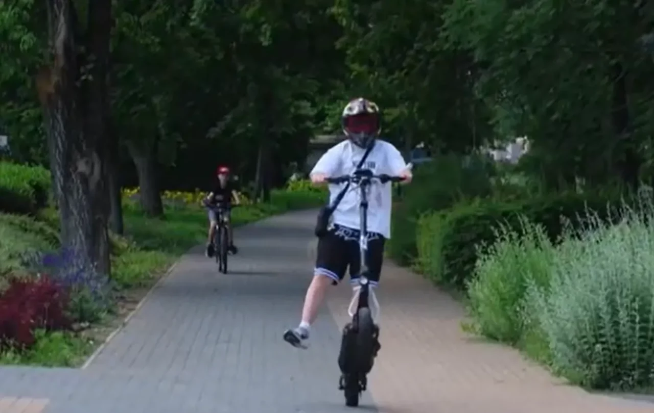Betiltják az e-rollereket a népszerű magyar fürdővárosban