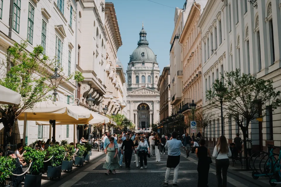 budapest ikonikus nevezetességei város emberek nyár lakás