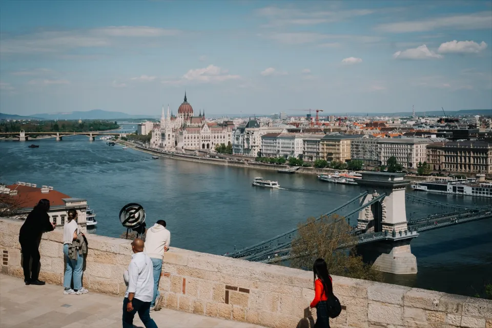 budapest ikonikus nevezetességei város emberek nyár