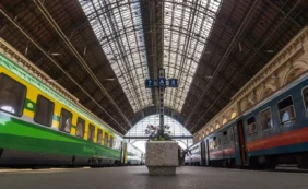 keleti pályaudvar vitézy dávid közlekedési miniszter baross gábor terv vasút máv intercity szerelvények