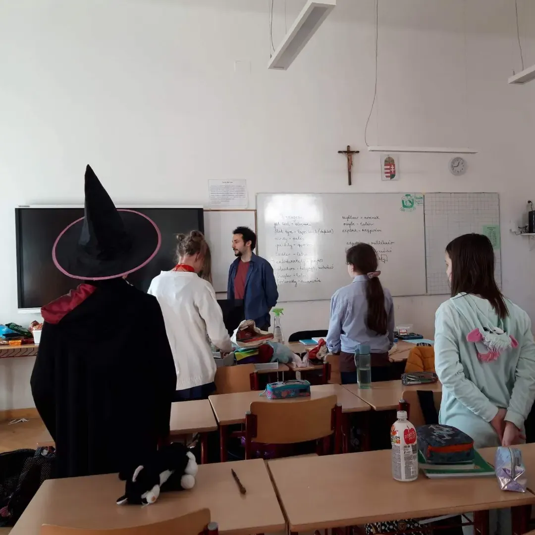 Lassabban öregszik ez a tanár