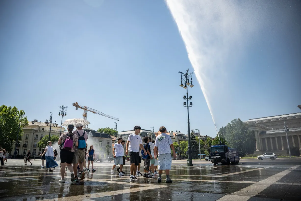 Rendőrségi vízágyúzás Budapesten