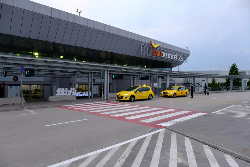budapest airport repülőtér reptér taxi utazás