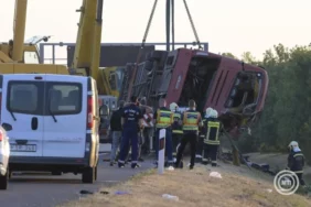 Egy lengyel busz felborult az M3-as autópályán történt balesetben2
