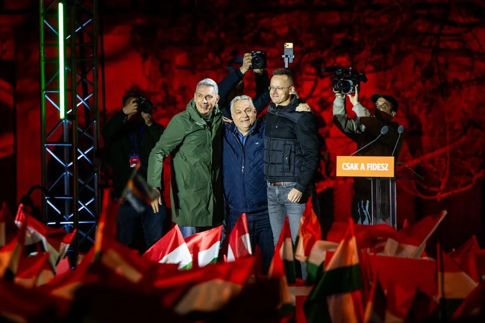 Felszámolhatja a Fidesz tagság és Lázár János a Fideszt