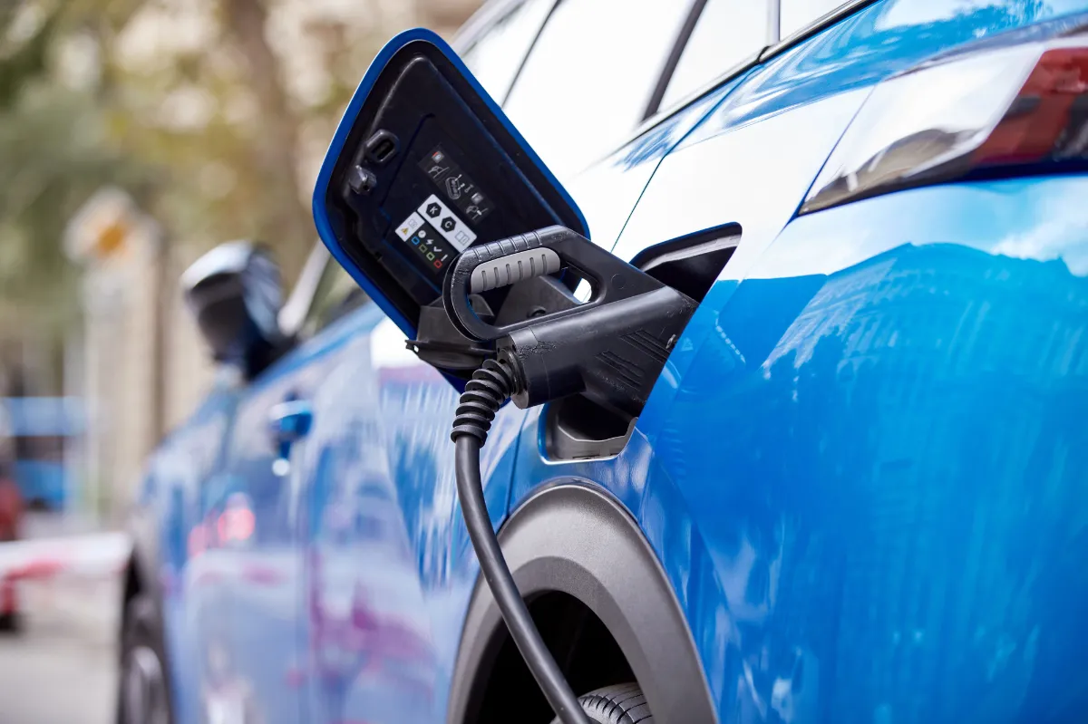 elektromos autó parkolás budapest fővárosi közgyűlés petíció