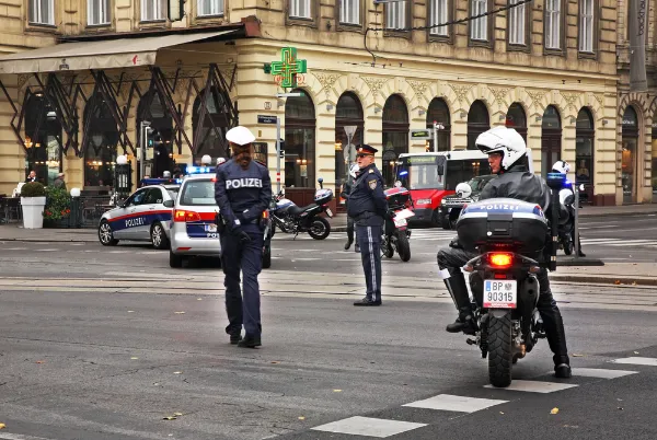 Osztrák rendőrség büntetett magyar Harley-Davidson-os hölgyet