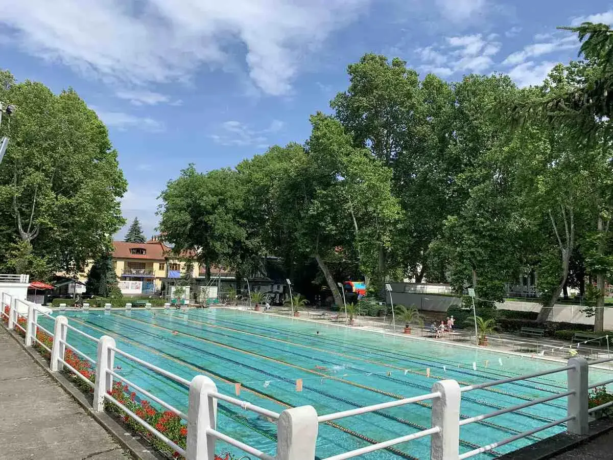 esztergom szent istván strandfürdő azonnal bezárt