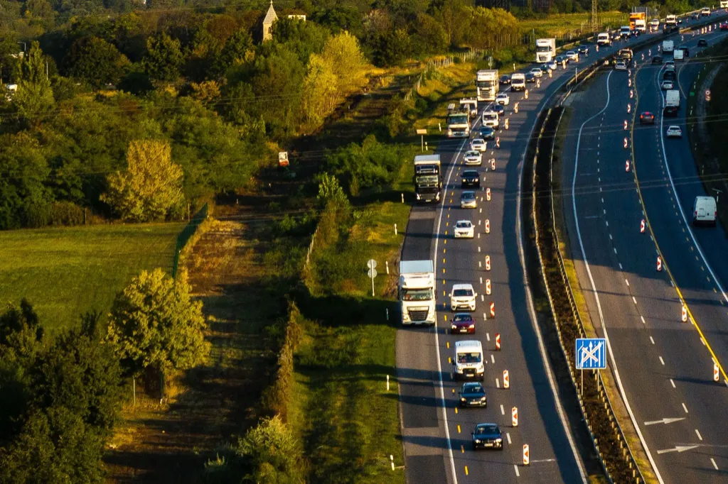 magyarország m1 autópálya forgalom autósok traffipax sebességmérő kamera